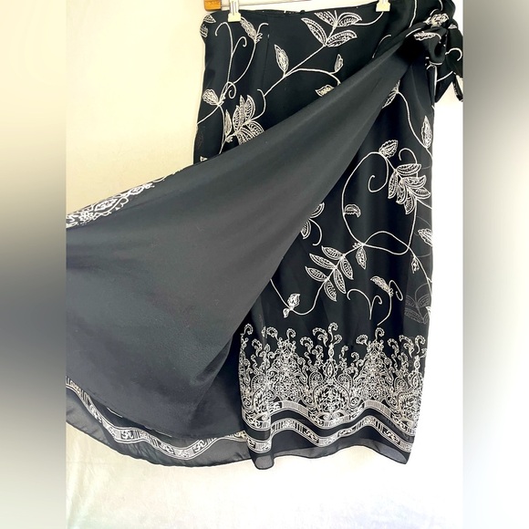 Herman Geist Vintage Wrap Sarong Floral Skirt Black and White Womens Size L - Picture 3 of 4